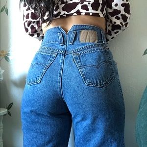 Vintage Levi’s 900 Series Dark Wash Jeans